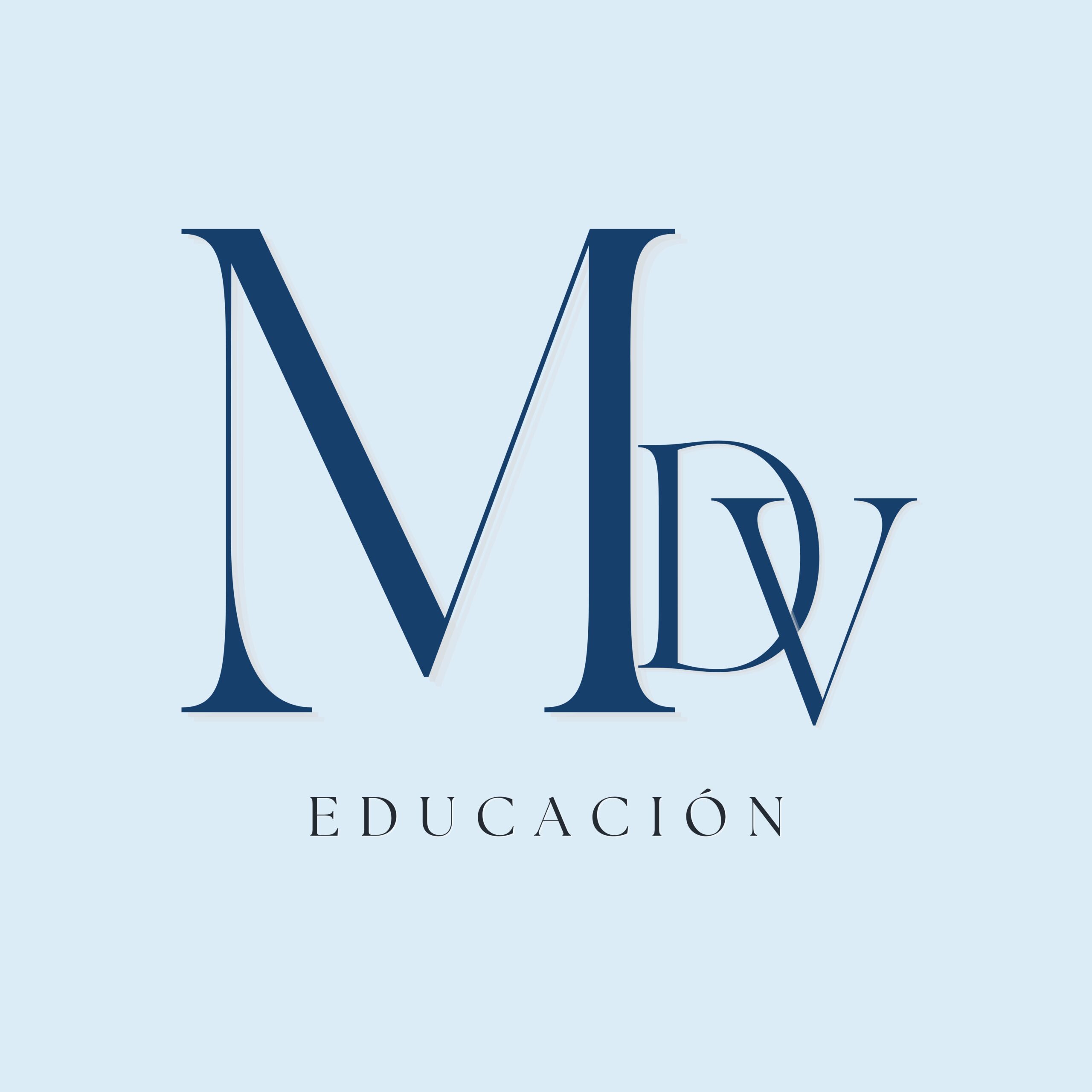 Mónica De Valois Educación